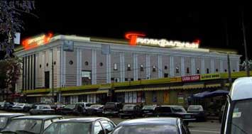 Проект оформления торгового комплекса "Триумфальны"с использованием  трехмерной графики. Крышная установка представляет собой объемные буквы с открытым неоном двух цветов. По периметру здания проходят неоновые нити.Убедиться в соответствии с эскизом Вы можете , съездив на Вавилова
